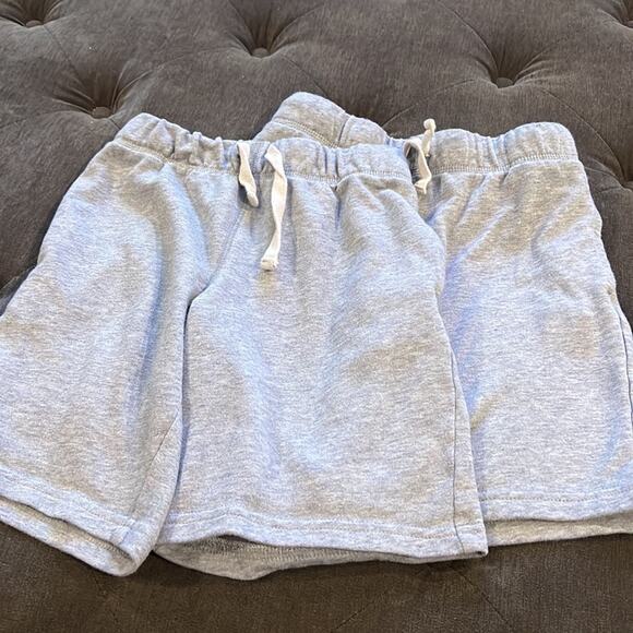 The children’s place 2 pairs of grey terry shorts size 7/8 - Picture 1 of 2